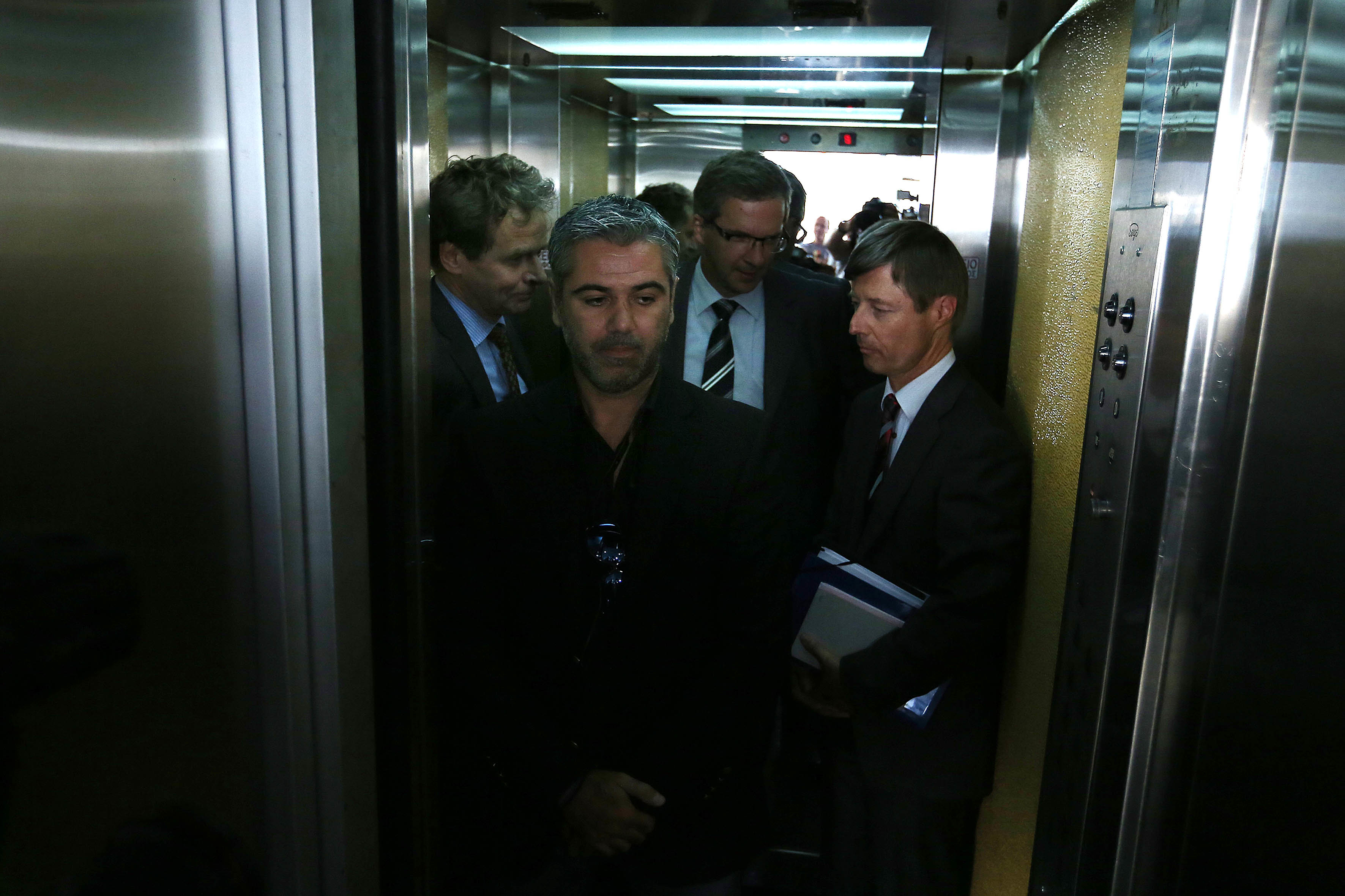 Τροίκα προς υπ.Ανάπτυξης: Μειώστε τις τιμές στην αγορά