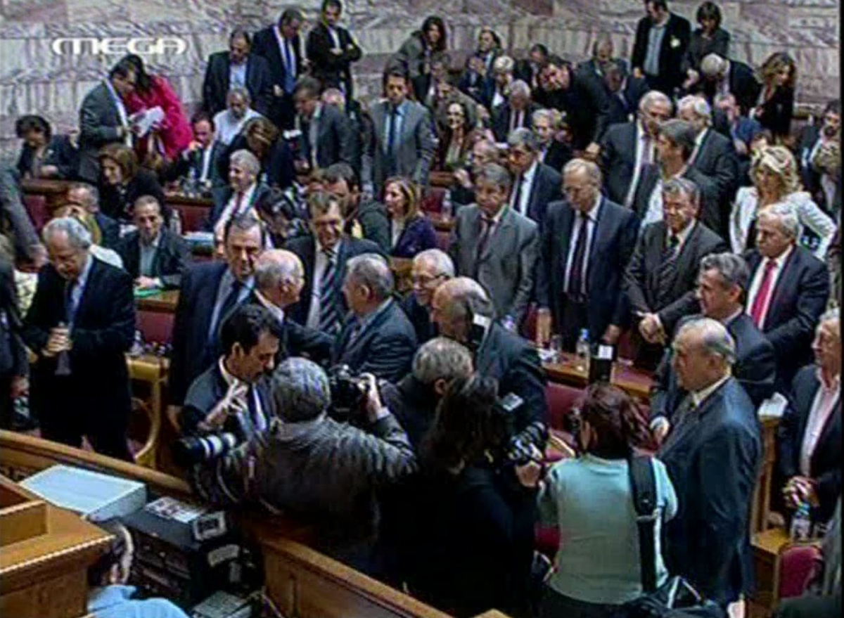 Αναταράξεις στο ΠΑΣΟΚ από την αποπομπή των 3 βουλευτών