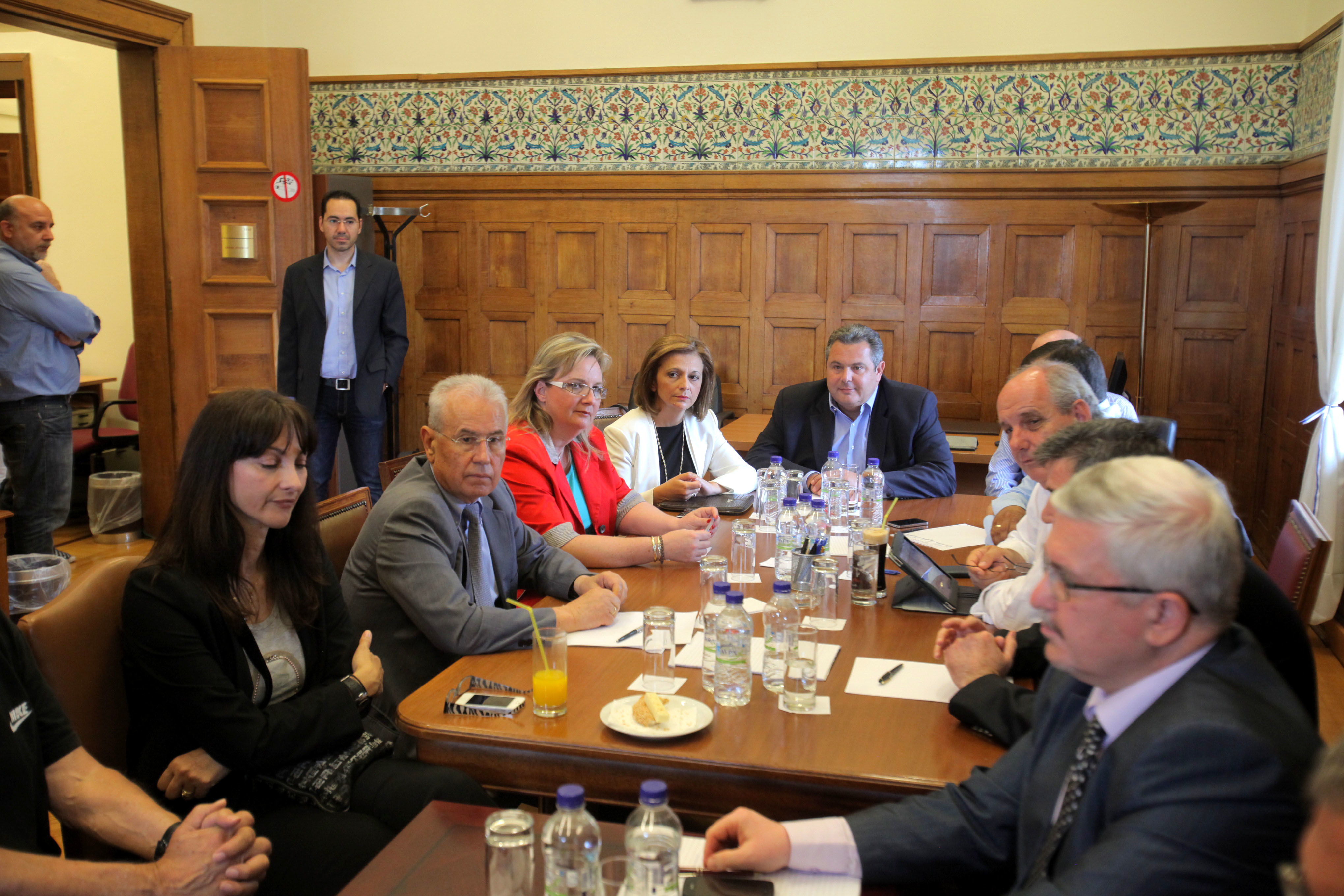 Καμμένος σε βουλευτές των ΑΝΕΛ: Όποιος θέλει να φύγει, να το κάνει τώρα!