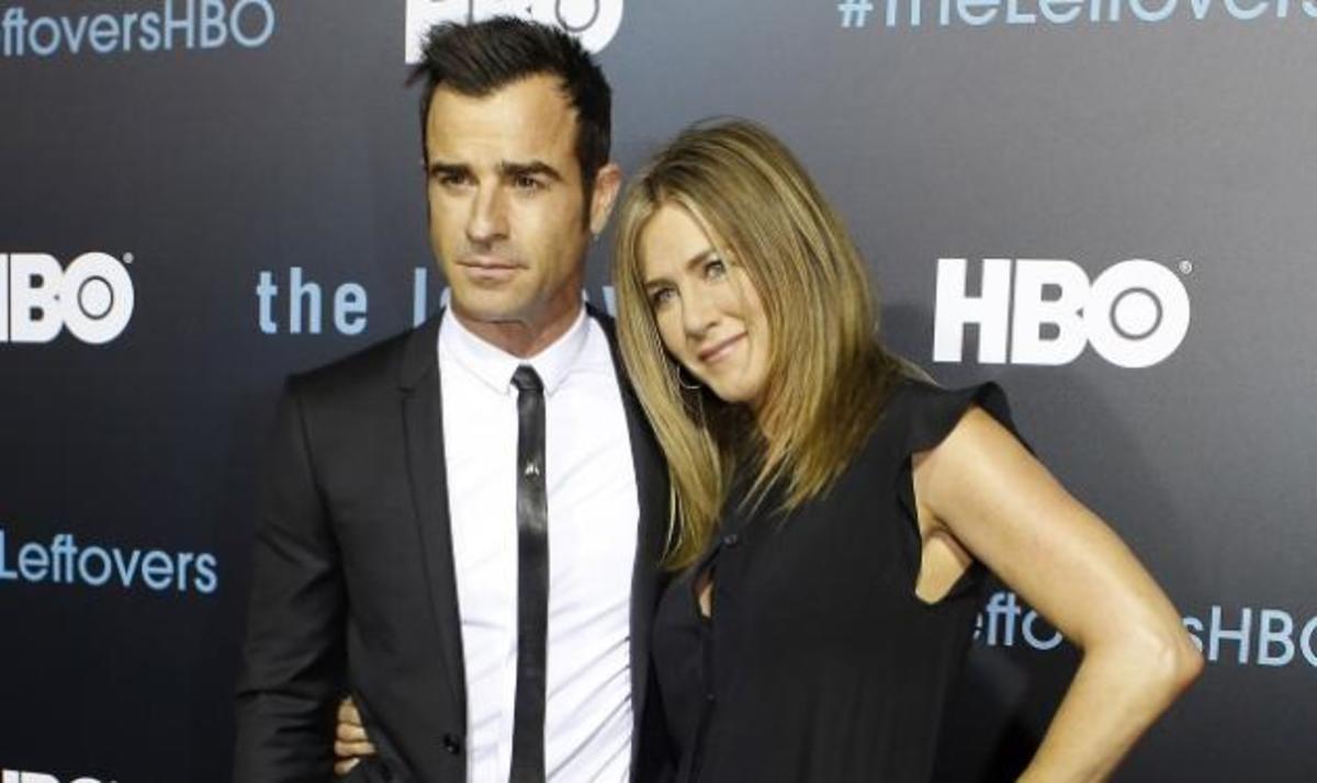 Jennifer Aniston: Είναι τελικά έγκυος; Η πρώτη επίσημη εμφάνιση με τον άντρα της στο κόκκινο χαλί!