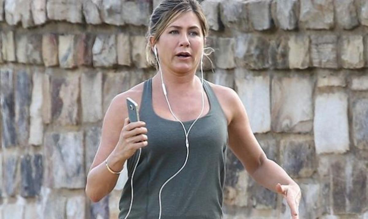 Jennifer τρως! Τα παραπάνω κιλά της Aniston μετά το ταξίδι του μέλιτος