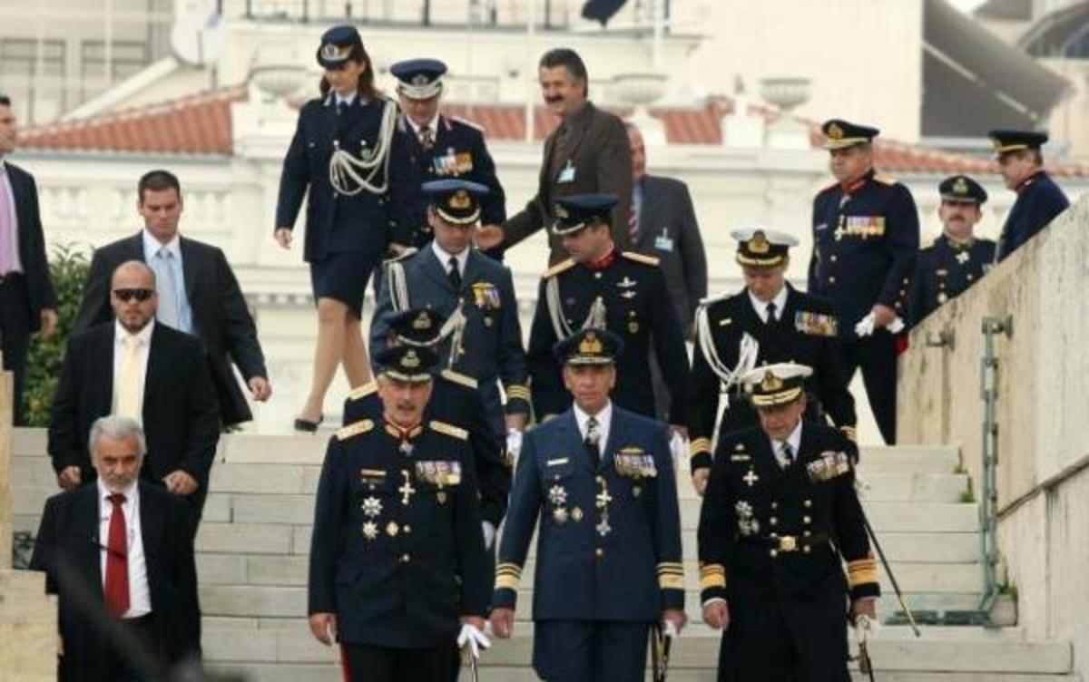 Μειώνουν τους ανώτατους, αφού έκαναν 12 Αντιστράτηγους!