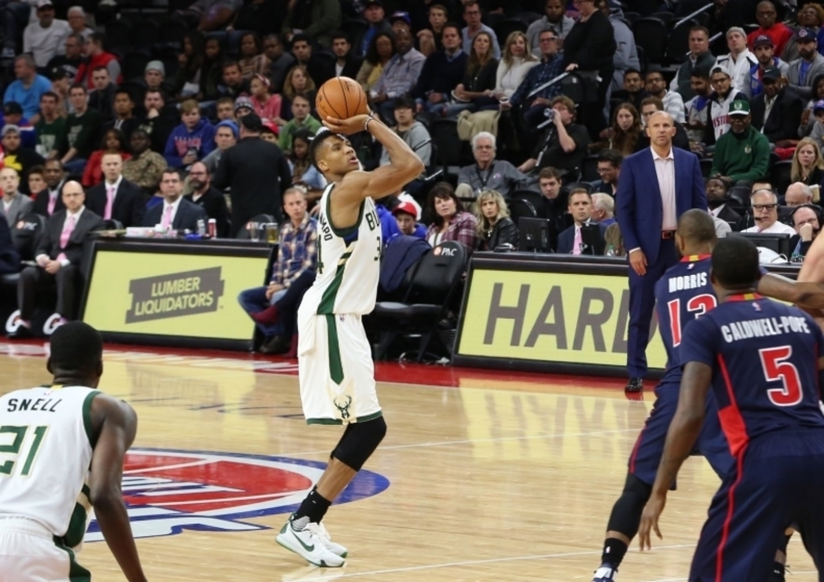 NBA: Πάλευε… μόνος του ο Αντετοκούνμπο [vids]