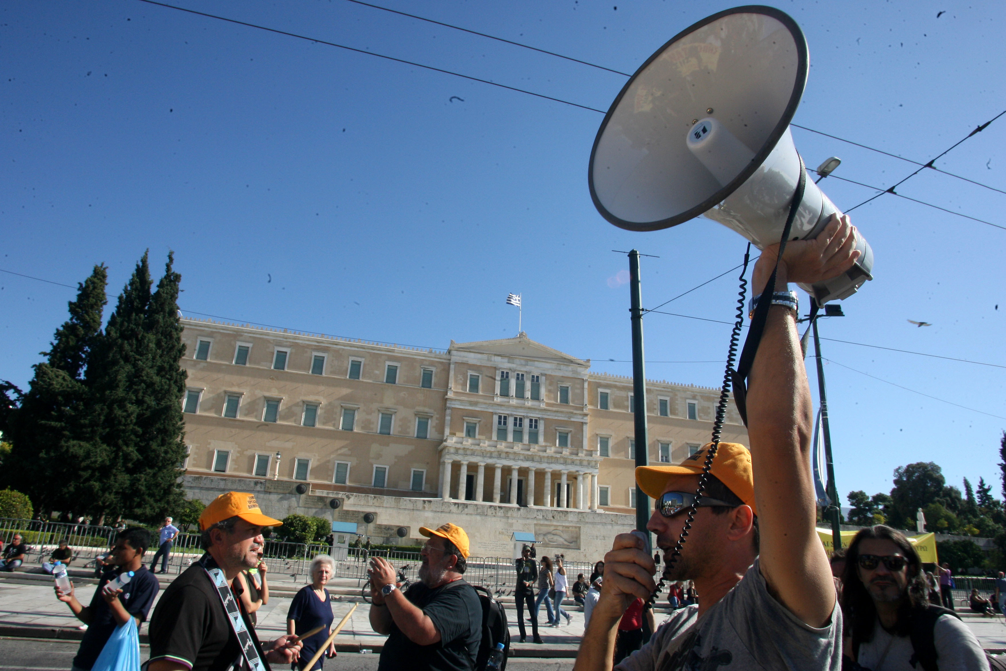 Θύελλα αντιδράσεων για το νόμο που “φρενάρει” τις απεργίες