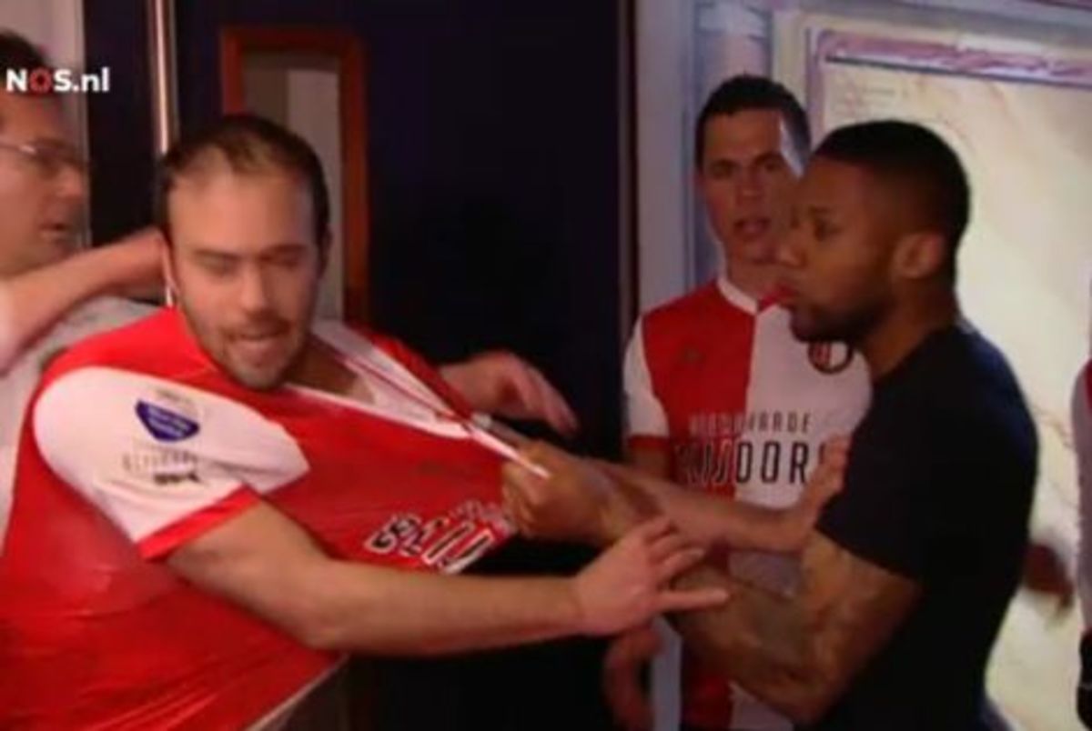 Ξύλο στα αποδυτήρια! (VIDEO)