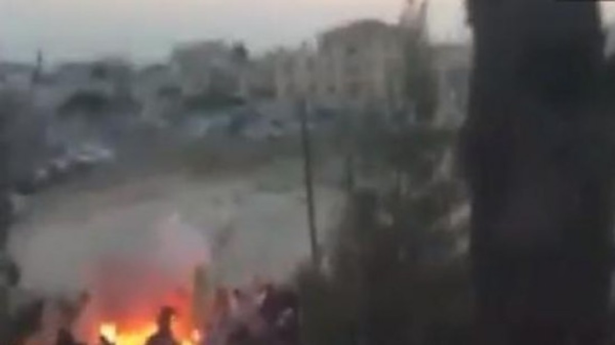 Το βίντεο της ντροπής! Η σοκαριστική στιγμή που η φωτοβολίδα στέλνει στην εντατική τον οπαδό του Απόλλωνα