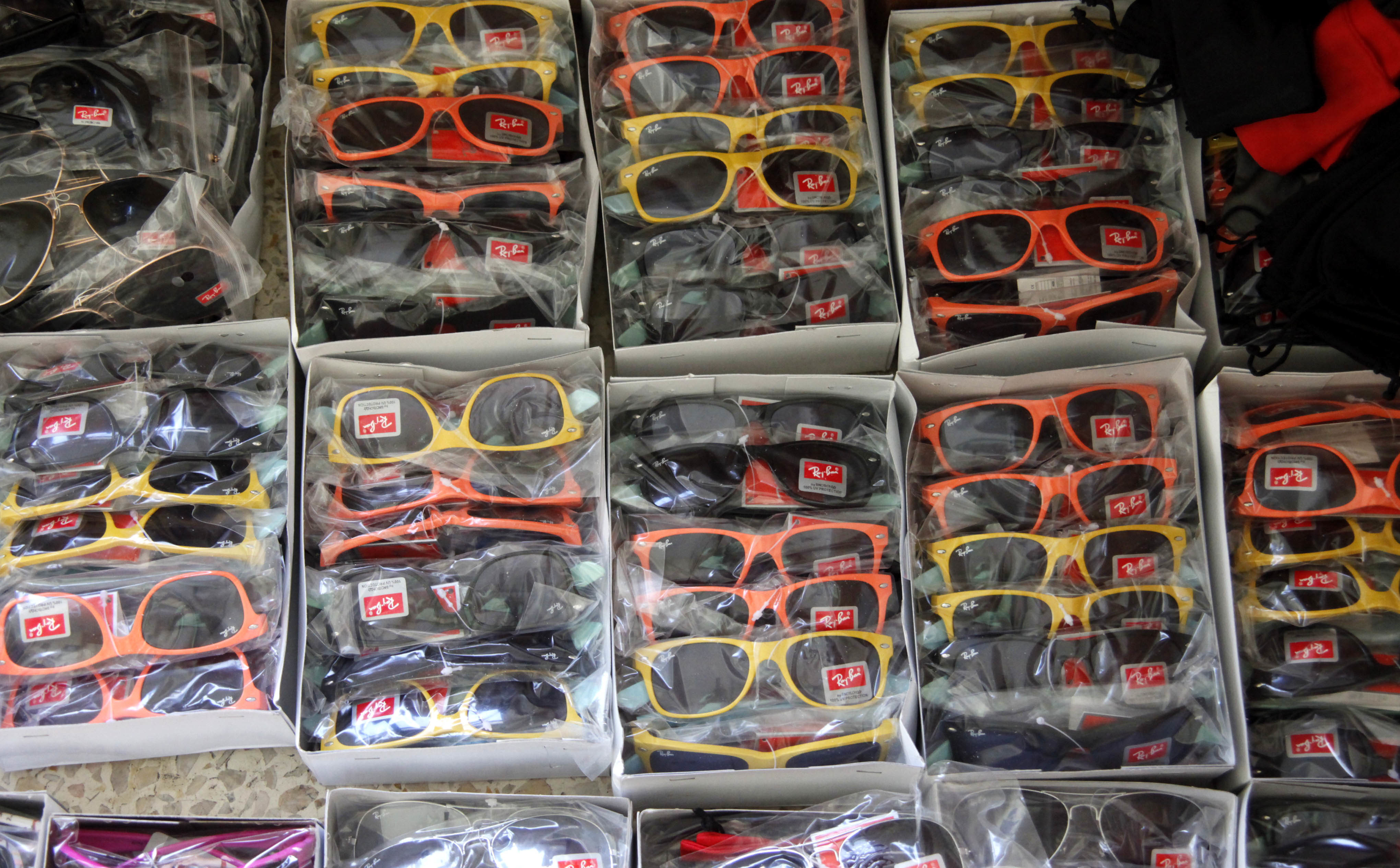 Εντόπισαν αποθήκη γεμάτη με προϊόντα μαϊμού