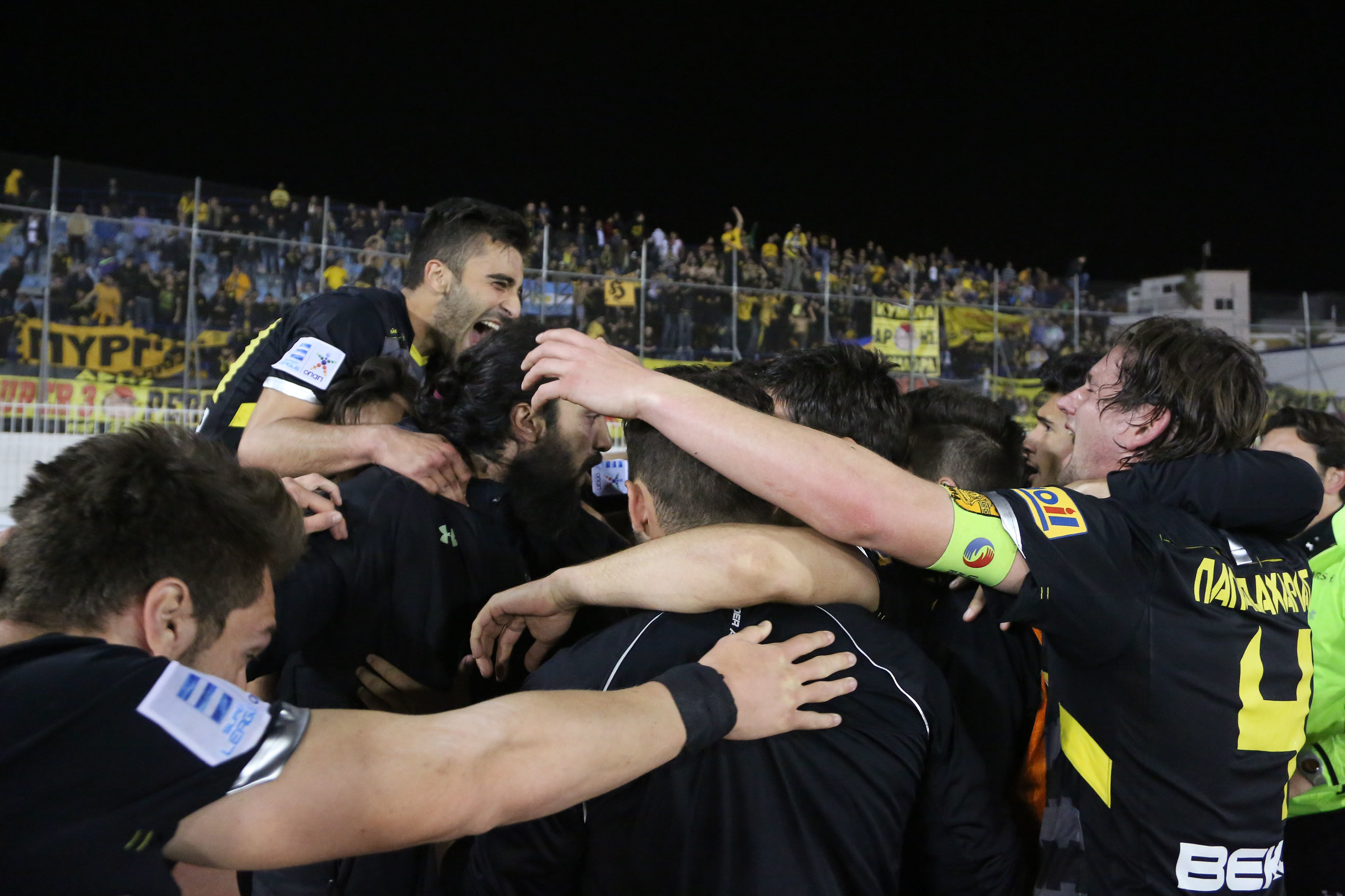 Τα δάκρυα των παικτών του Άρη (ΦΩΤΟ)!