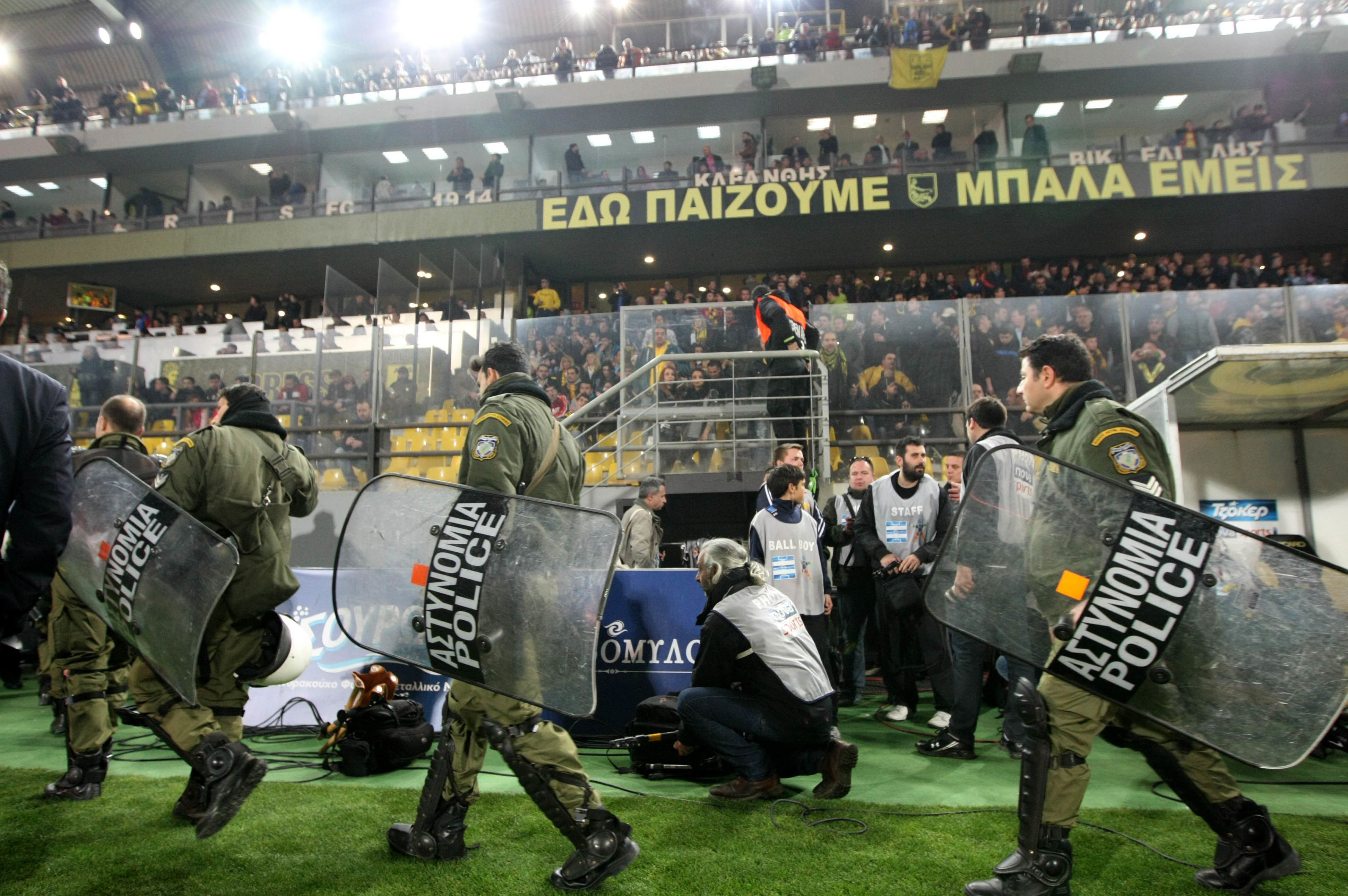 Χαμός στο “Βικελίδης” – Μπουνιές μετά τη συνέντευξη Τύπου!