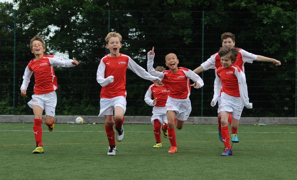 Η Αρσεναλ… μαθαίνει μπάλα τα Ελληνόπουλα στα καλύτερα ξενοδοχεία!