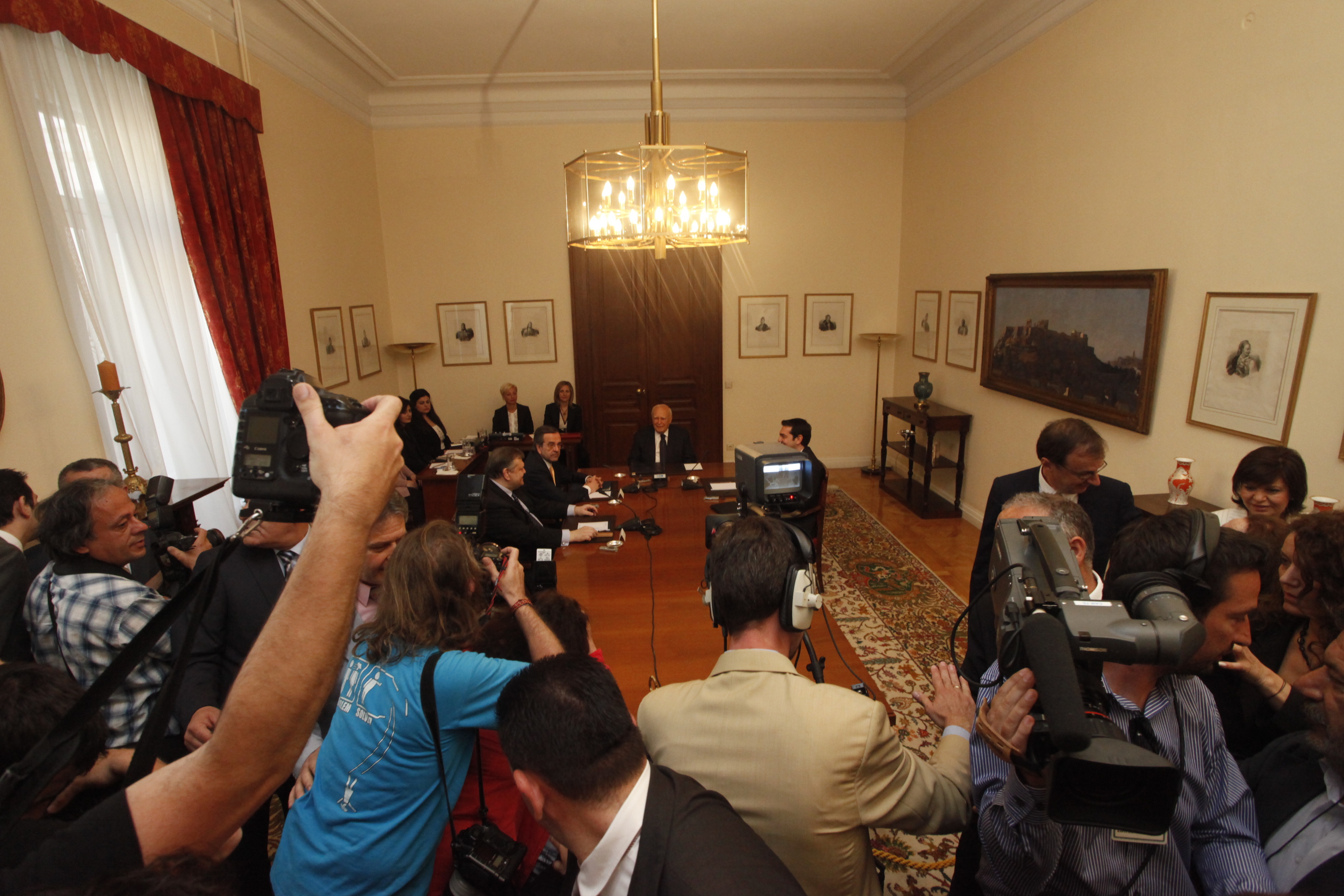 Γιατί μας πάνε στο γκρεμό