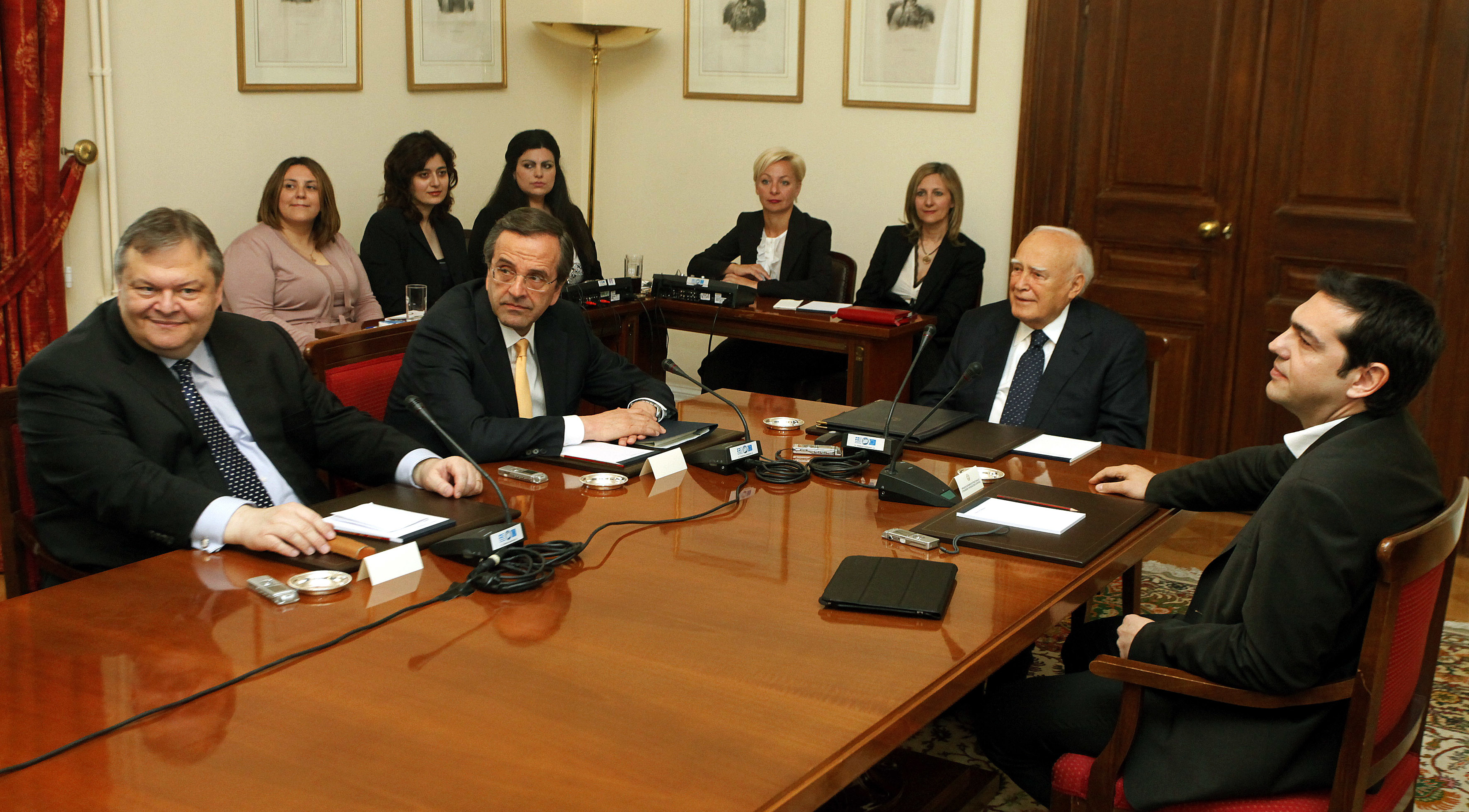 Εσωκομματικά πυρά κατά Βενιζέλου: Τέλος στη συγκυβέρνηση και συνεργασία με ΣΥΡΙΖΑ