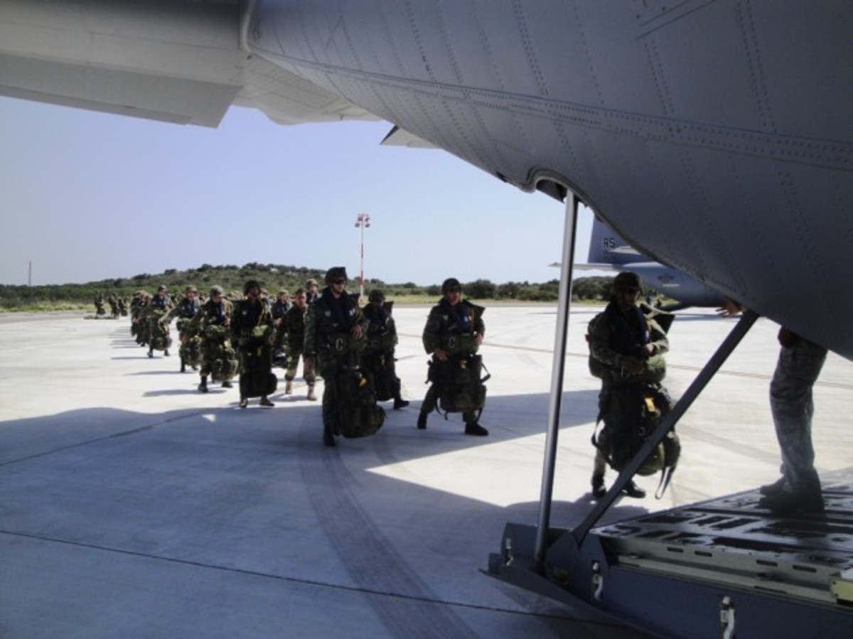 Εντυπωσιακή Άσκηση Ελλήνων και Αμερικανών Αλεξιπτωτιστών – Δείτε φωτογραφίες