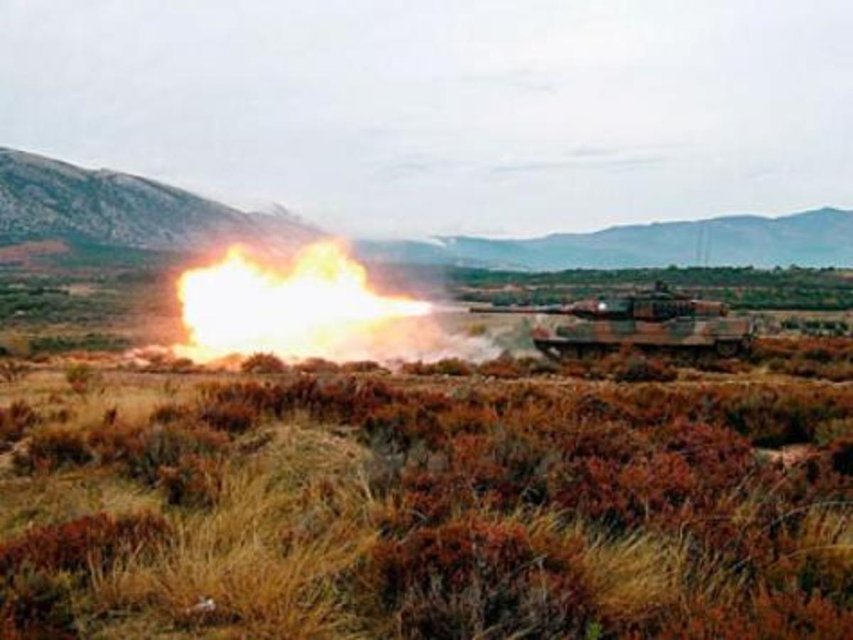 Νοθεία καυσίμων στι ΕΔ: “Άρματα μάχης “μένουν” στα πεδία ασκήσεων από νοθεία”