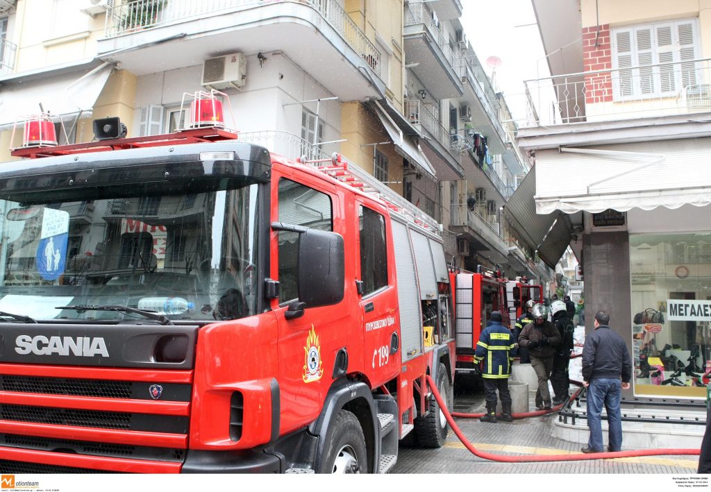 Φωτιά σε μάντρα αυτοκινήτων στον Ασπρόπυργο