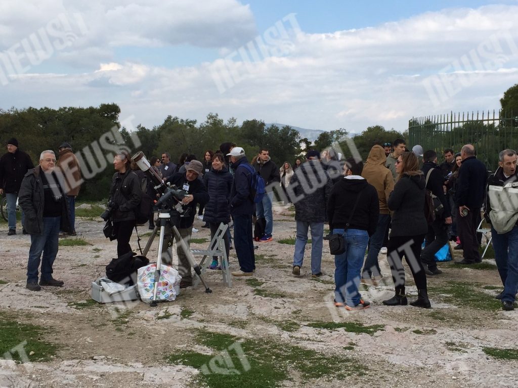 Πλημμύρισε κόσμο το Αστεροσκοπείο για την έκλειψη Ηλίου – ΦΩΤΟ