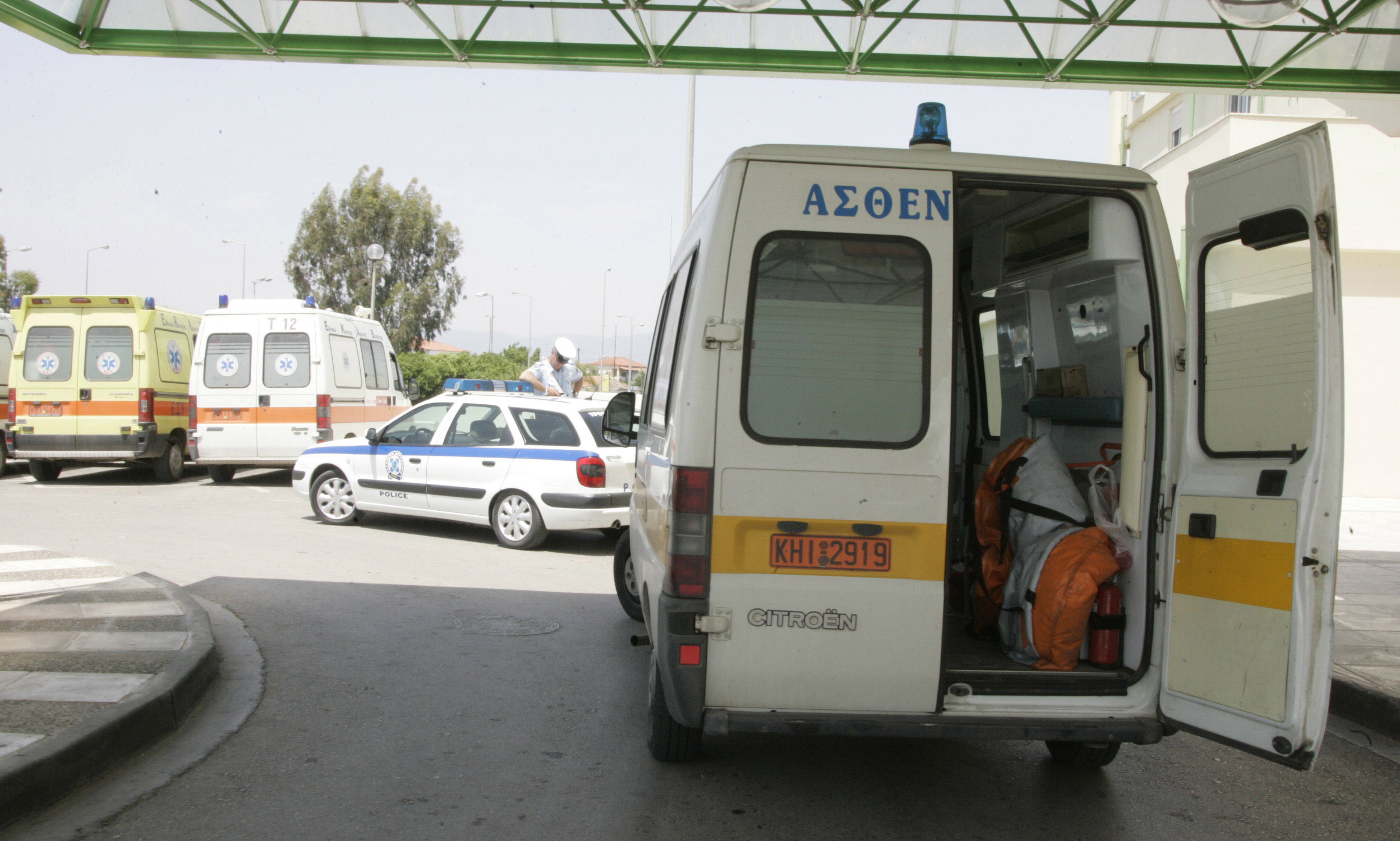 Θεσσαλονίκη: αυτοκίνητο τραυμάτισε τρία άτομα σε στάση λεωφορείου