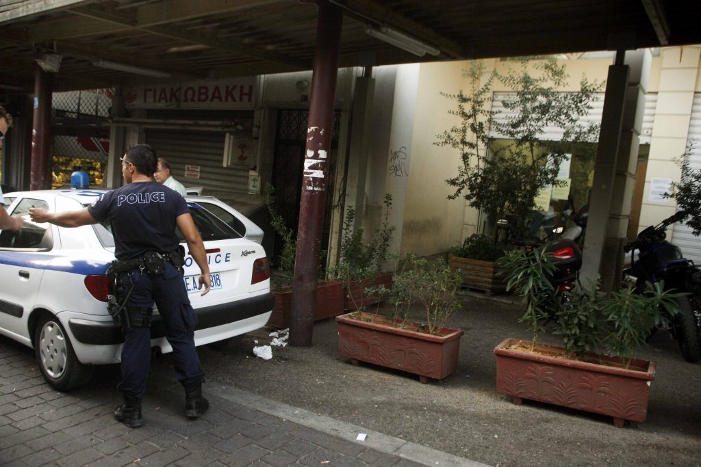 Ήθελε να αγοράσει κιλίμια και βρέθηκε με τους κλέφτες μέσα στο σπίτι της