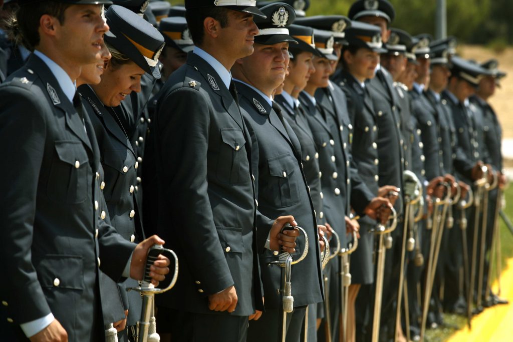 Τέλος οι σχολές της αστυνομίας από τις πανελλαδικές – Η τρόικα θέλει πάγωμα προσλήψεων