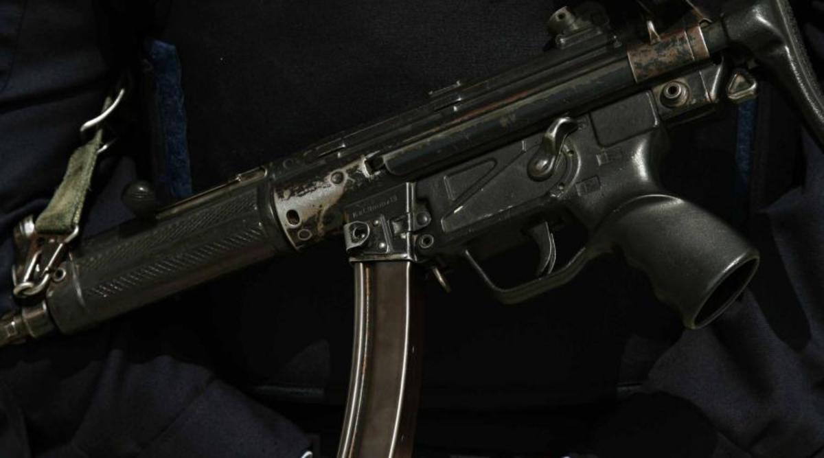 Αστυνομικοί πυροβόλησαν και τραυμάτισαν στα πόδια δυο άτομα