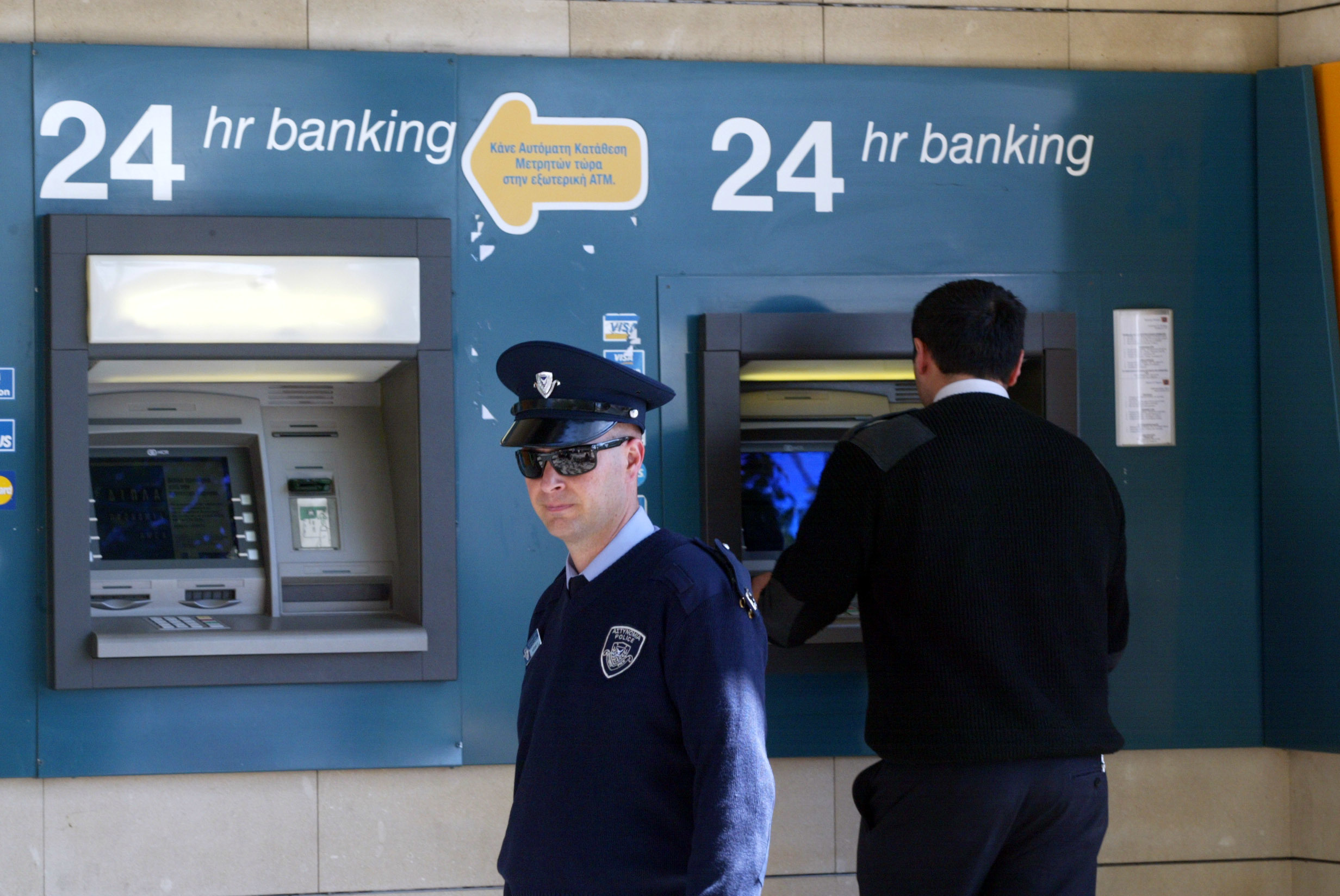 Ξήλωσαν το ATM αλλά τους… πρόδωσε το φορτηγάκι!