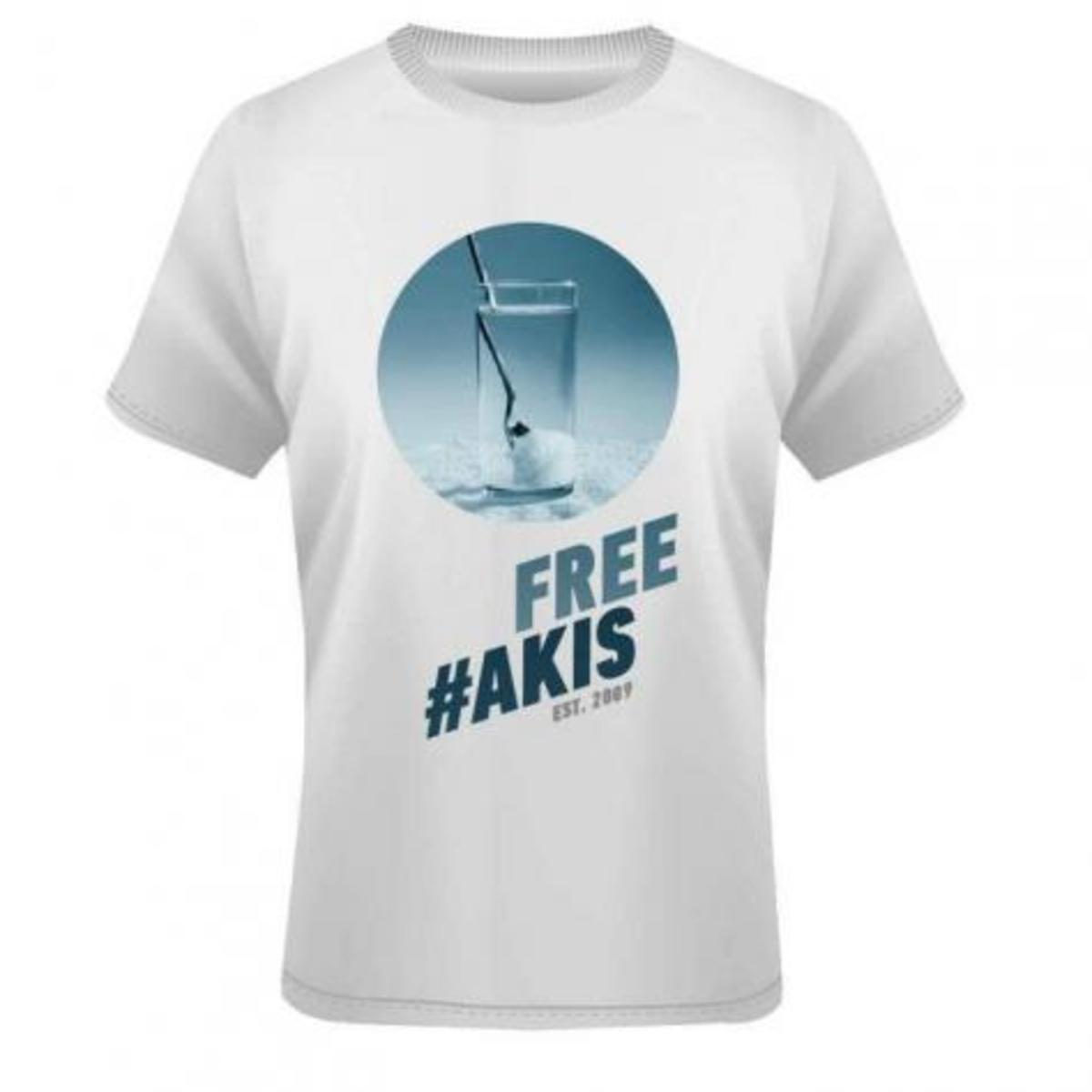 Κυκλοφόρησαν μπλουζάκια FREE AKIS! Δείτε τα!