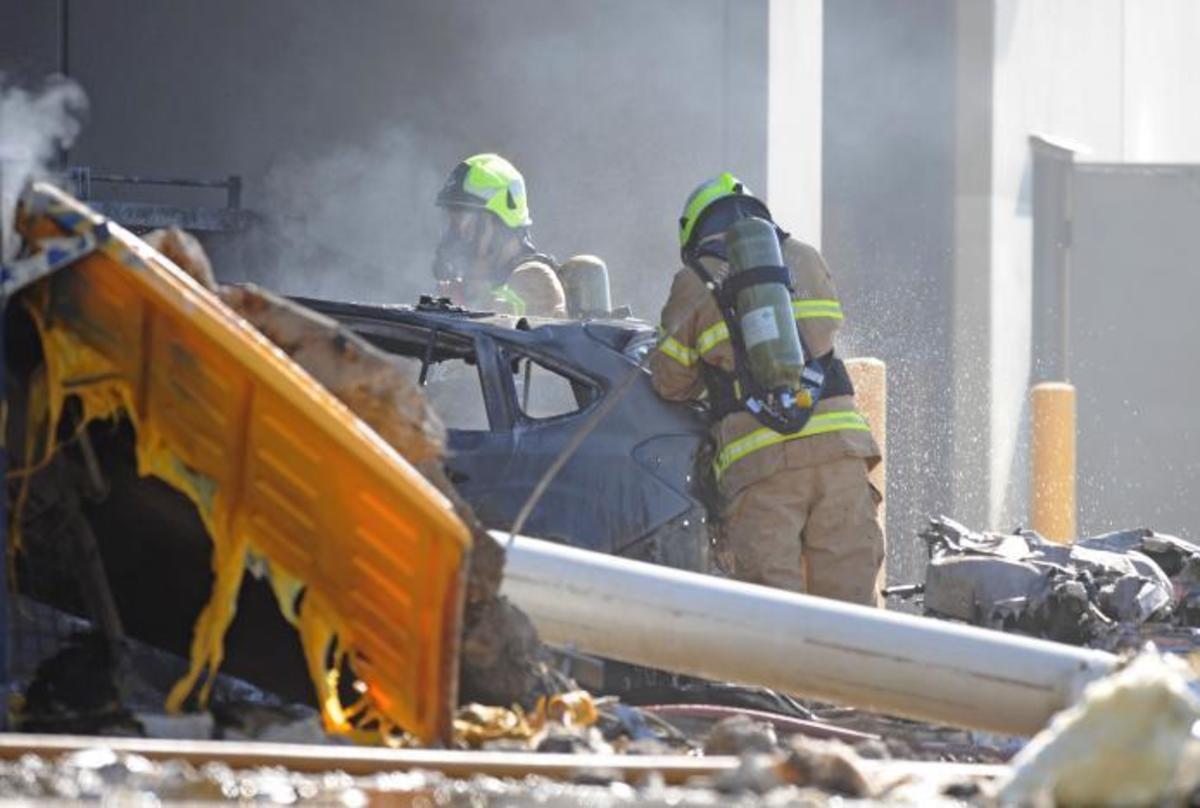 Αεροπλάνο έπεσε σε εμπορικό κέντρο στη Μελβούρνη – Πέντε νεκροί