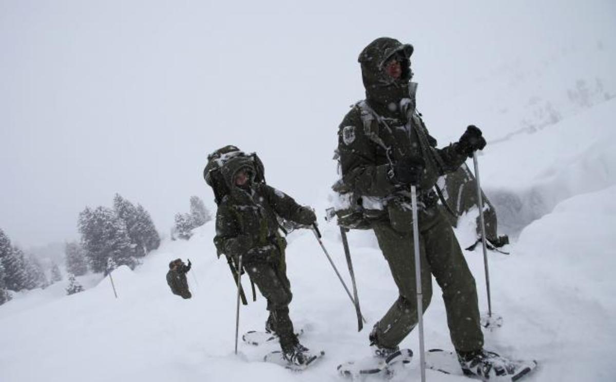 Παραμένει υποχρεωτική η στρατιωτική θητεία για τους αυστριακούς