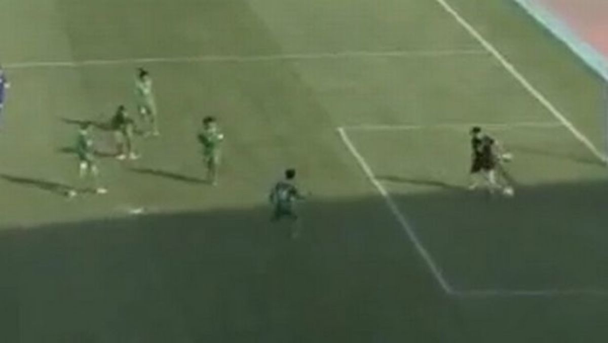 Το πιο αστείο αυτογκόλ που έχετε δει! (VIDEO)