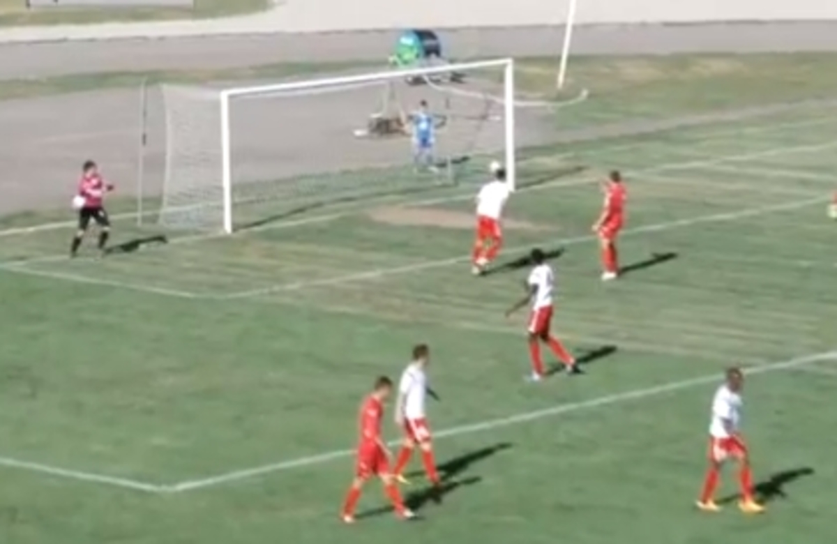 Η γκάφα της χρονιάς από τερματοφύλακα (VIDEO)