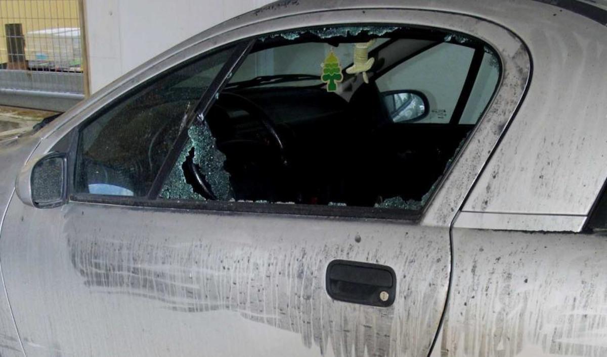 Προσέξτε που παρκάρετε – Μόδα το “σπάσιμο” αυτοκινήτων