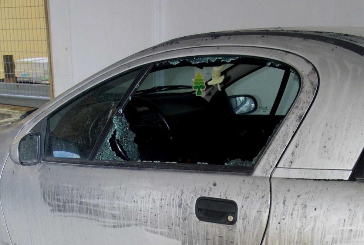 “Άνοιξαν” 12 αυτοκίνητα στα βόρεια προάστια