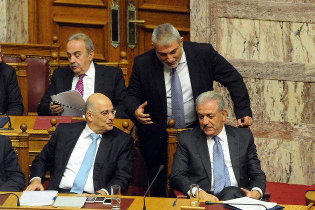 Αβραμόπουλος – Δένδιας καλούνται στη Βουλή από το ΣΥΡΙΖΑ για εξηγήσεις σε 3 θέματα