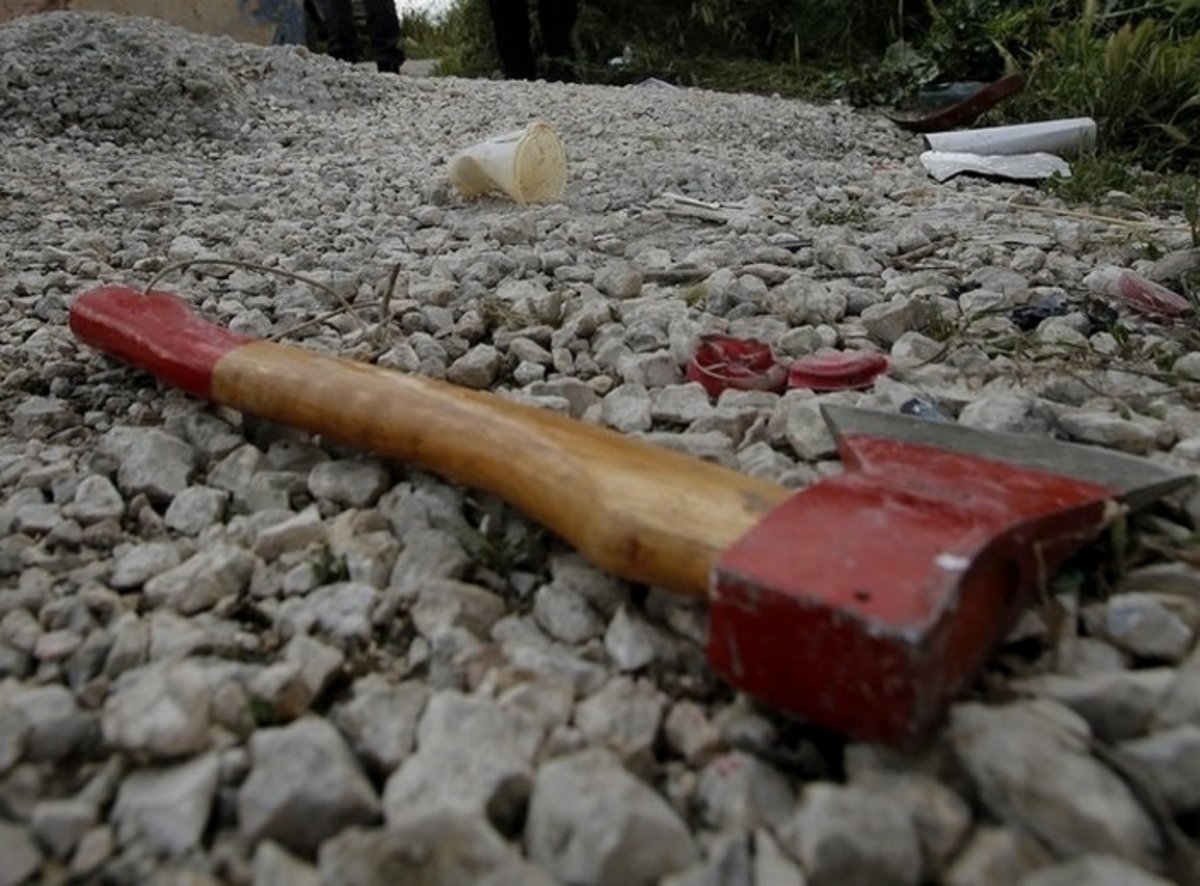 Έκοψε με τσεκούρι τα γεννητικά όργανα του φίλου του επειδή είχε μεγαλύτερα προσόντα