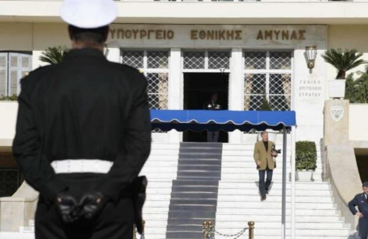 “ΕΛΕΟΣ – Τουλάχιστον υπογράψτε τις αποστρατείες μας ” – Αγανακτισμένος αξιωματικός προς ΥΕΘΑ
