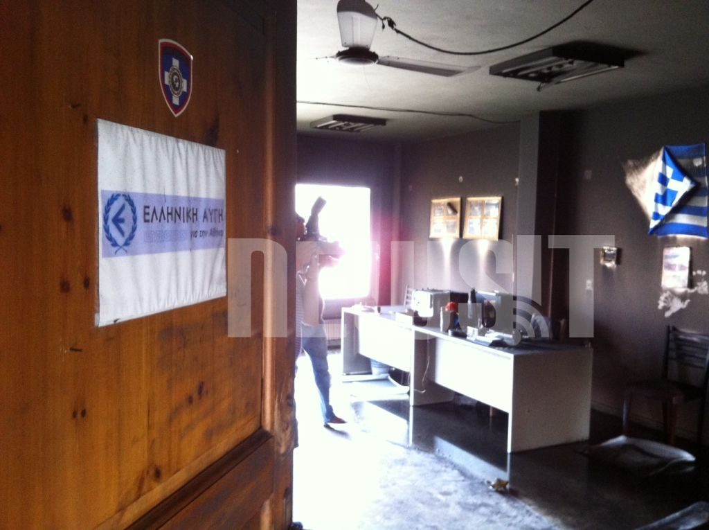Εμπρησμός σε γραφεία της Χρυσής Αυγής στο Παγκράτι – ΦΩΤΟ