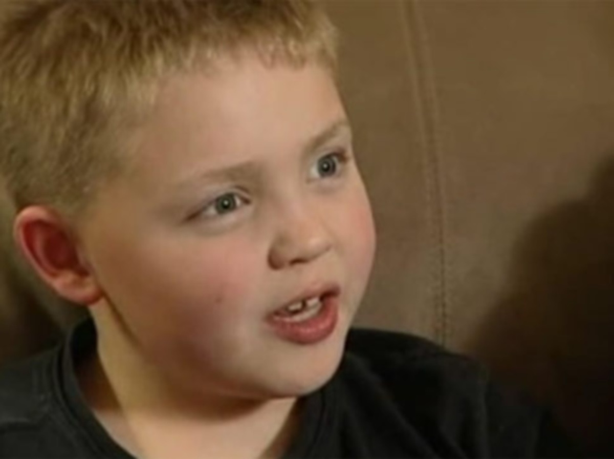 Οκτάχρονος σπέρνει τον πανικό στην τάξη – Η αστυνομία του έριξε σπρέι πιπεριού!