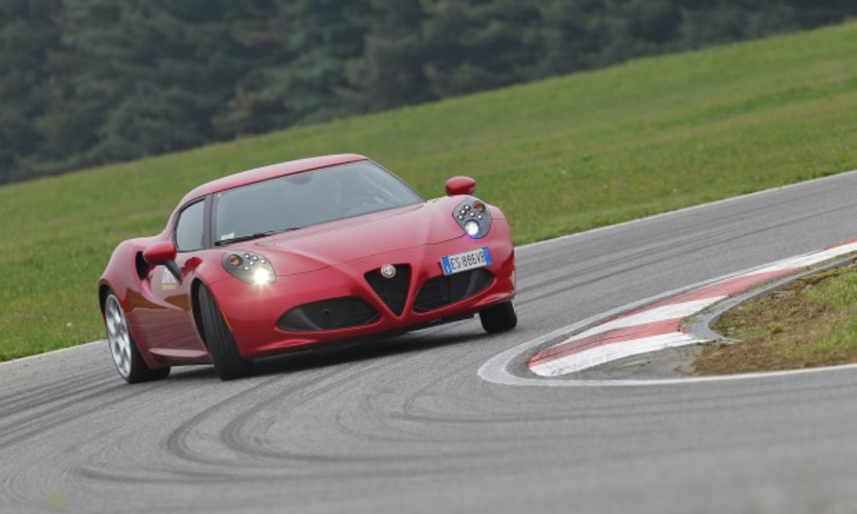 Οδηγούμε την Alfa Romeo 4C στην πίστα του Balocco (VIDEO)