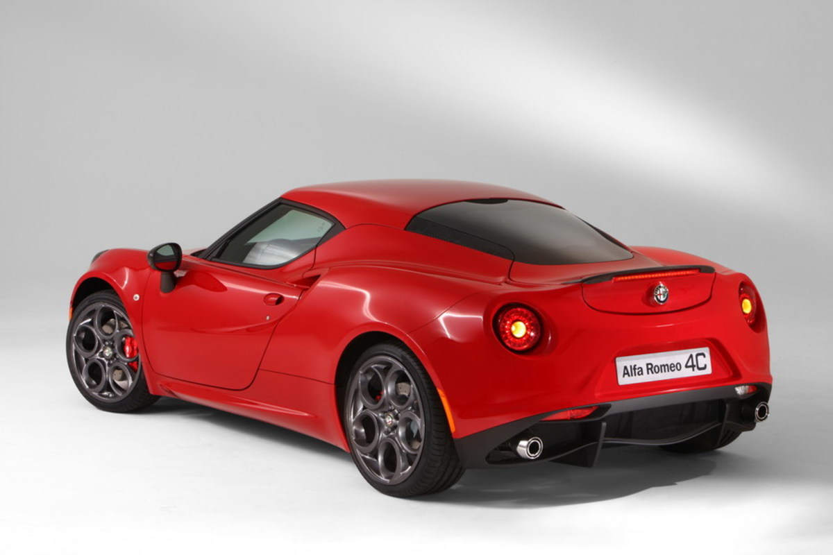 Alfa Romeo 4C: Όλες οι τεχνικές λεπτομέρειες της εξωτικής μιλανέζας