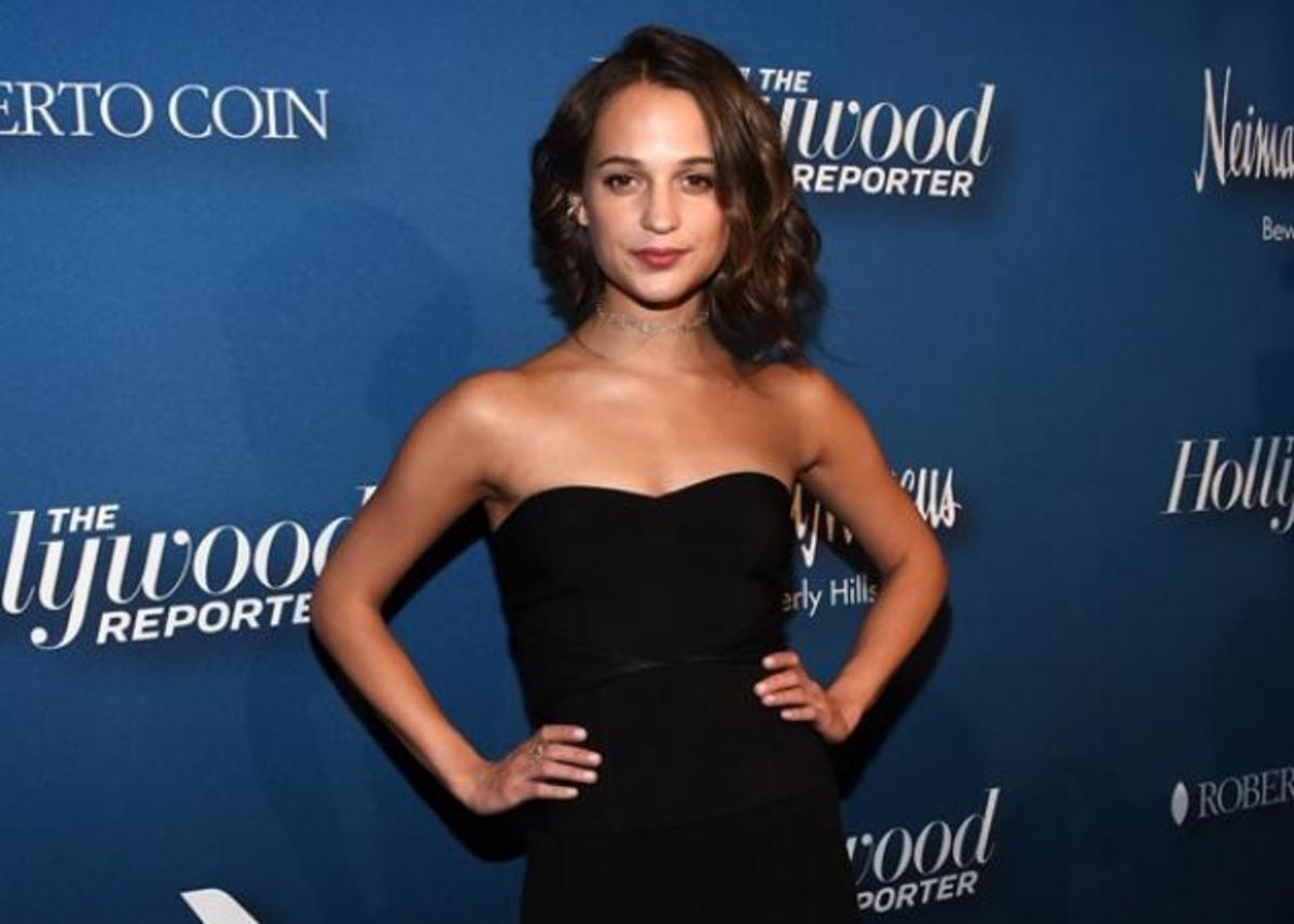 Απόκτησε την ολόσωμη φόρμα της Alicia Vikander μόνο με 17,94 €!