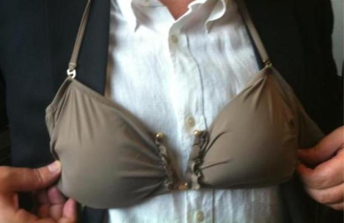 Πασίγνωστος Έλληνας δημοσιογράφος φόρεσε γυναικείο μαγιο!