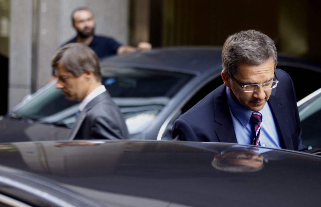Η εμπλοκή με τρόικα και ΔΝΤ – Ποιους υπουργούς φωτογραφίζουν ως υπεύθυνους