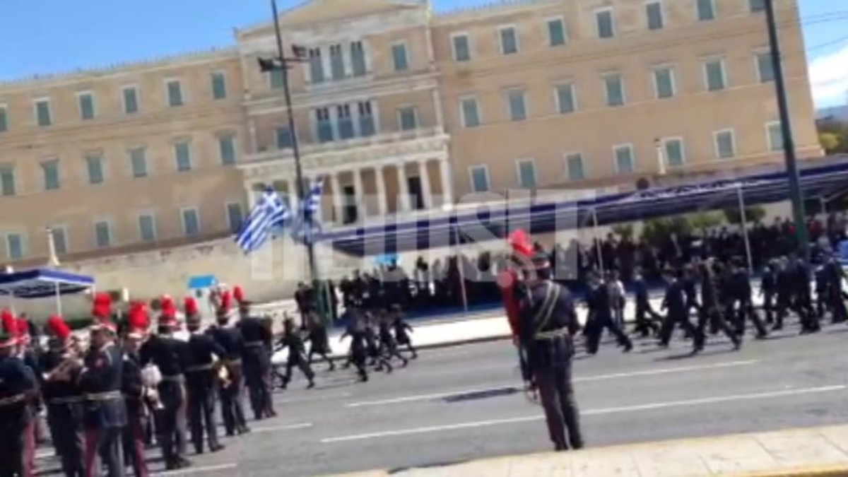 Μπάντα μπροστά στις κάμερες