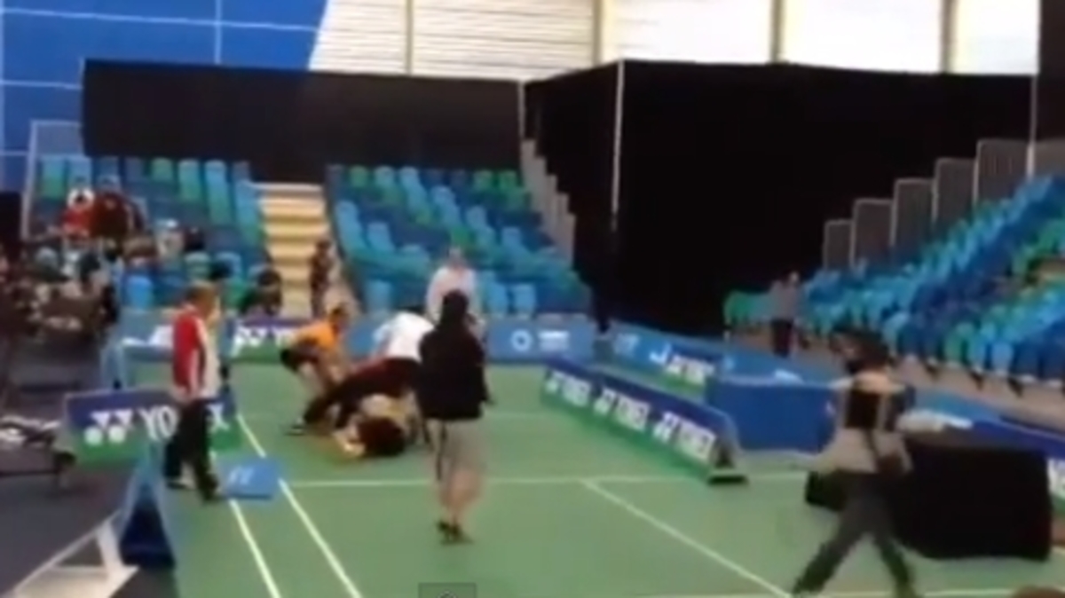 Άγριος καβγάς σε αγώνα μπάντμιντον
