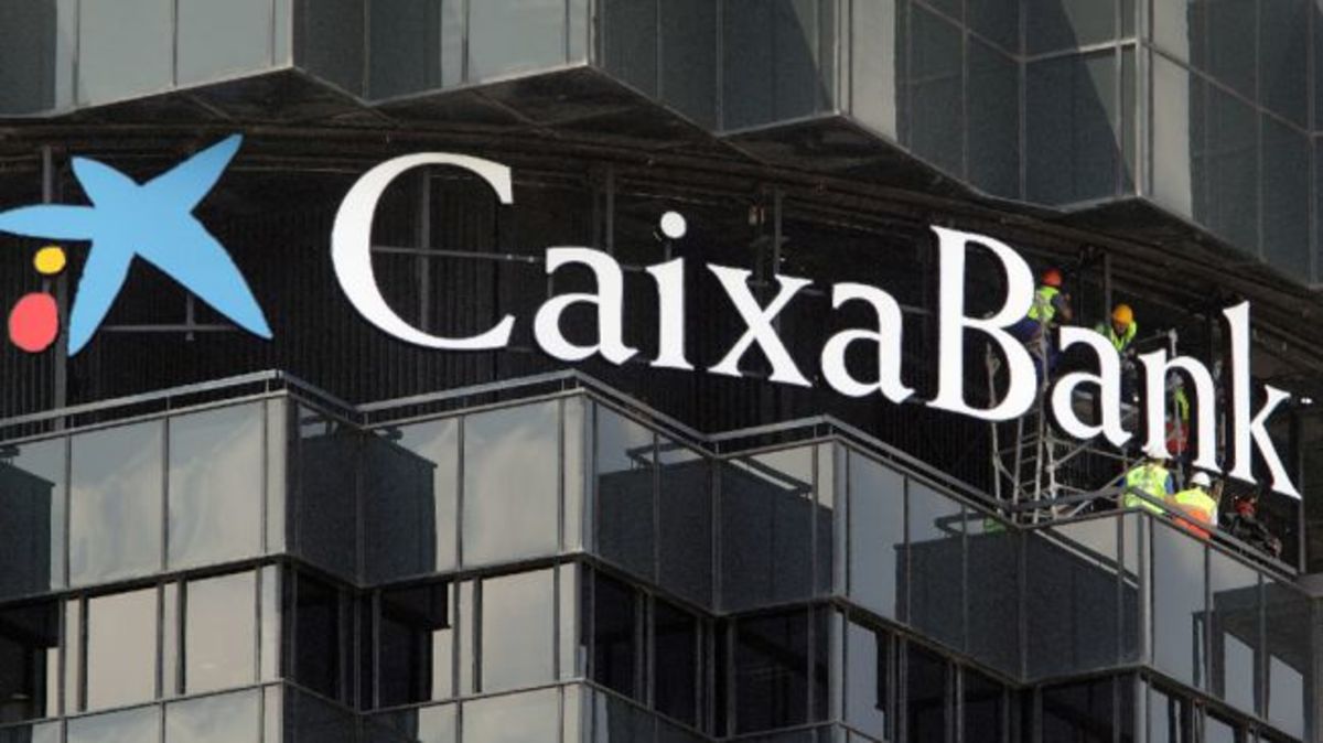 Η ισπανική τράπεζα CaixaBank θα απολύσει 2.600 εργαζομένους