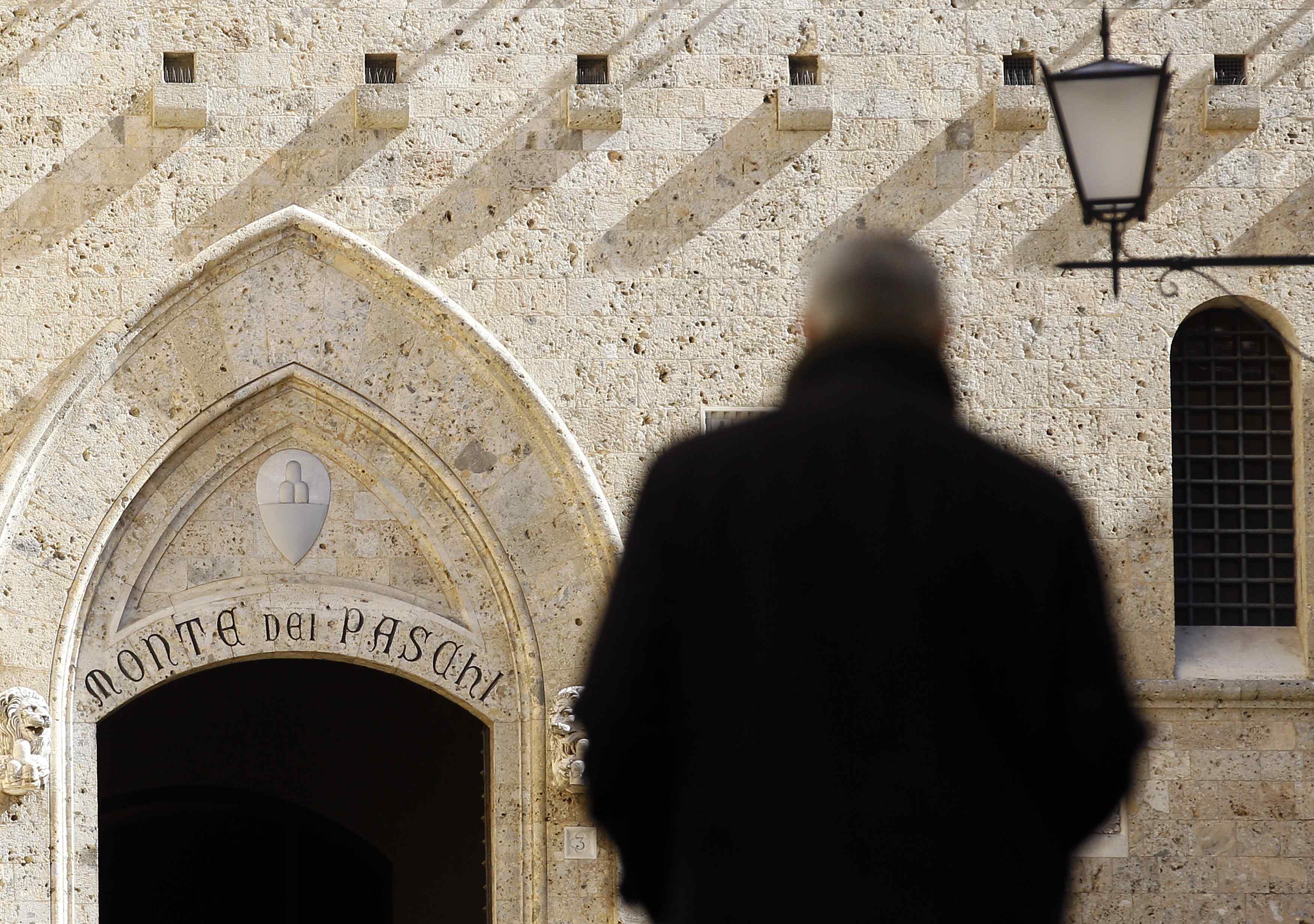 Πράσινο φως από την κυβέρνηση Μόντι για βοήθεια 2 δισ. ευρώ στην MPS Bank