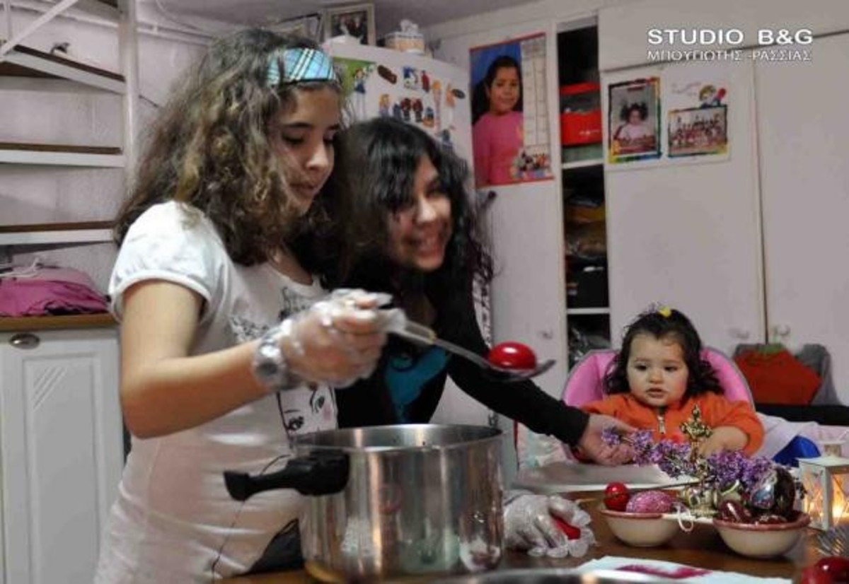 Σήμερα κατά την παράδοση βάφουμε τα αβγά – Γιατί όμως κόκκινα;