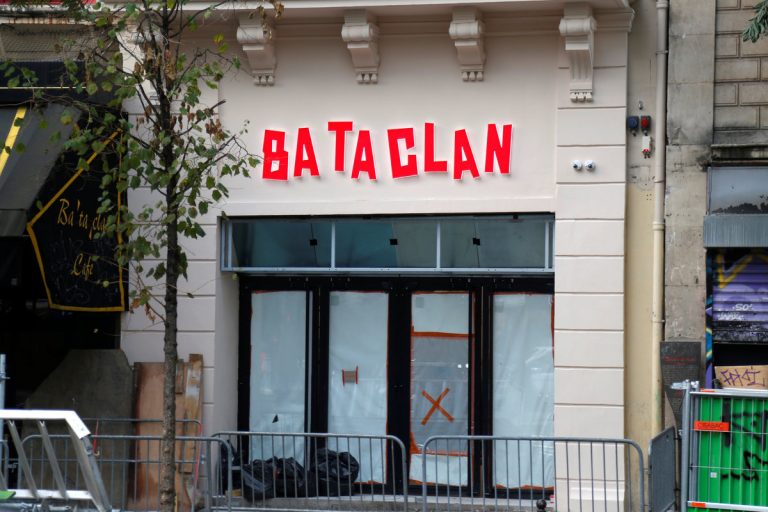 Bataclan: Ανοίγει με συναυλία του Στινγκ ένα χρόνο μετά το αιματοκύλισμα