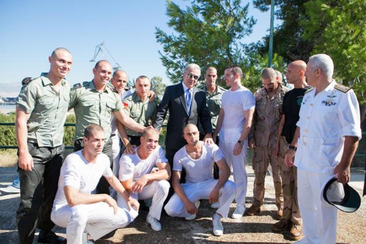 Ο Αβραμόπουλος και τα νέα “βατράχια” ! Στη Μονάδα Υποβρυχίων Καταστροφών ο ΥΕΘΑ – ΦΩΤΟ