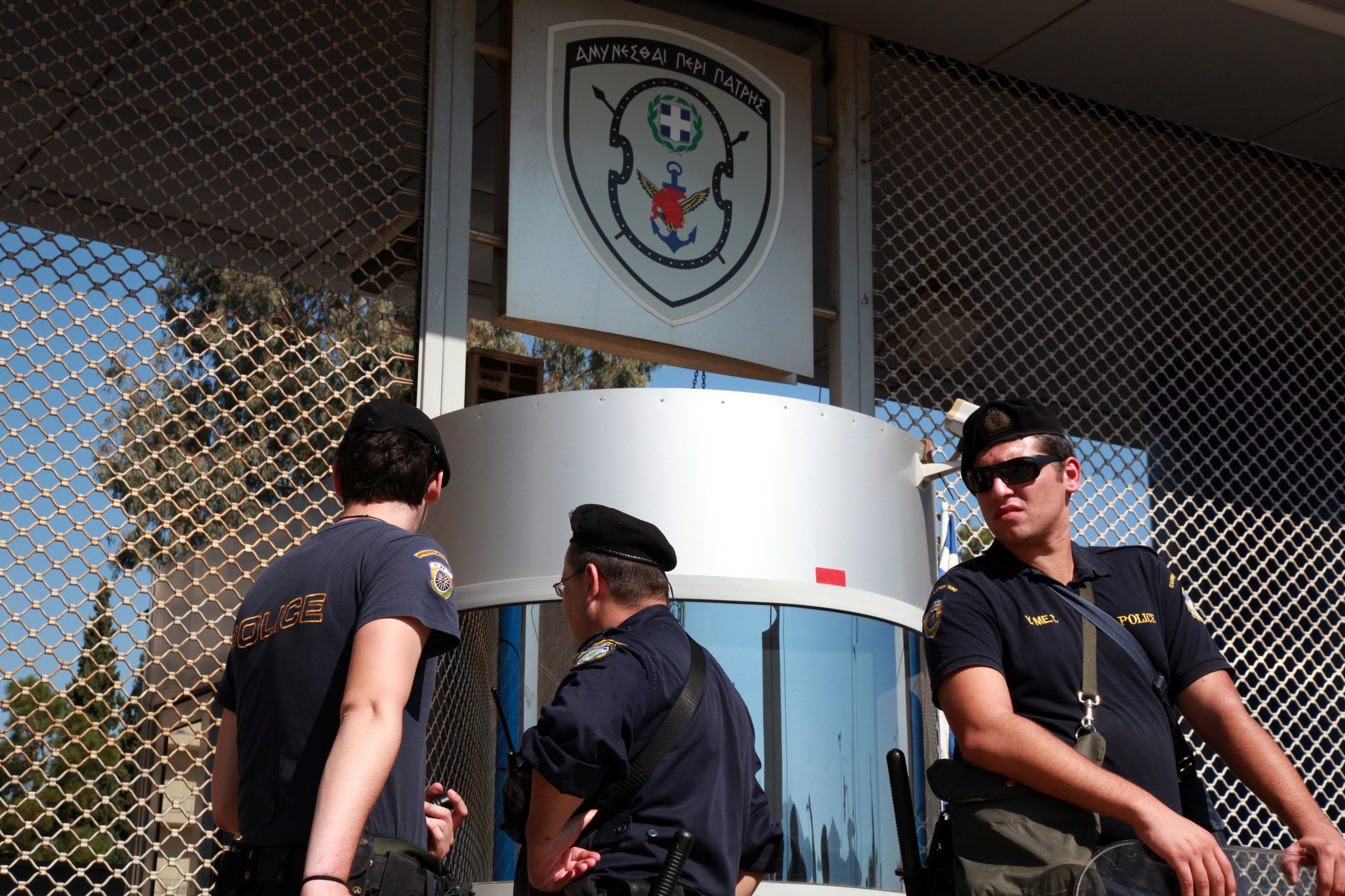 Παιχνίδι με τη φωτιά και τις ‘Ενοπλες Δυνάμεις,που θέλουν να μετατρέψουν και σε δύναμη καταστολής